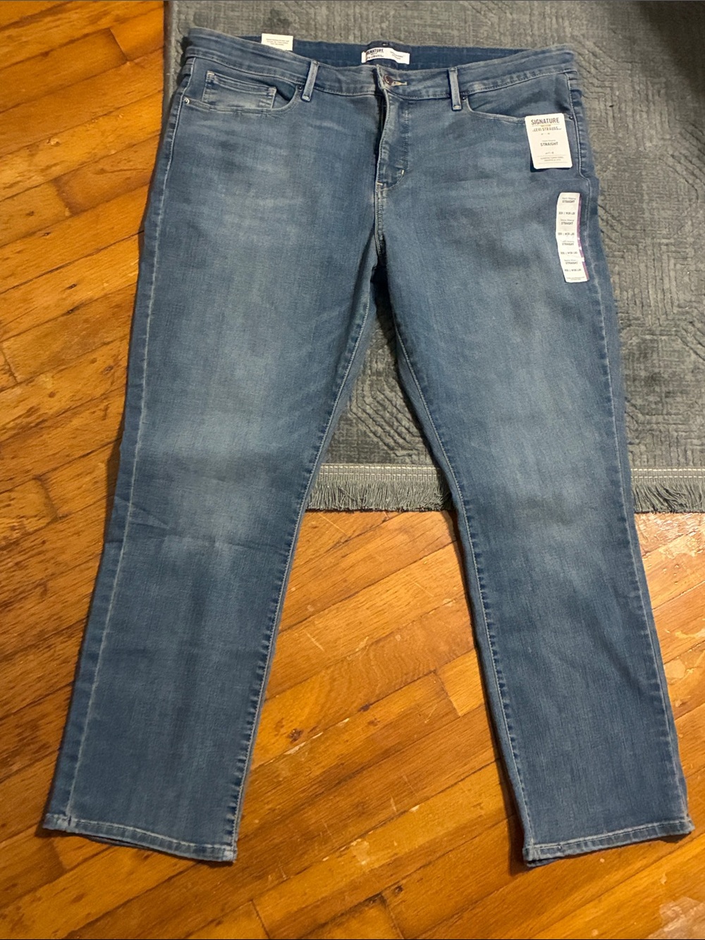 Signature Gold by Levi Strauss & co Totally shaping Straight 20 short